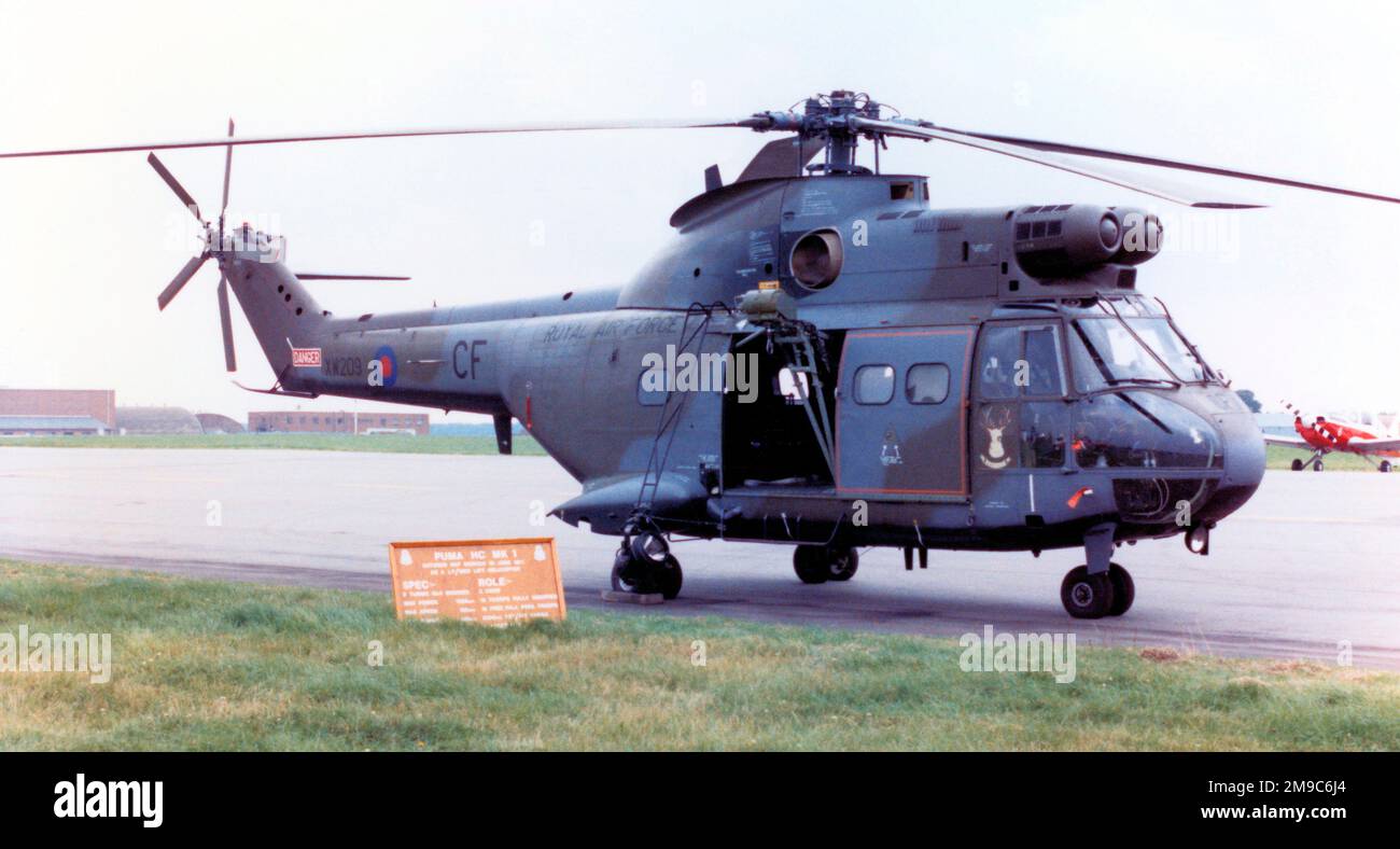 Royal Air Force - Aerospatiale SA330 Puma HC.1 XW209 (msn F9772/1096 Stock  Photo - Alamy