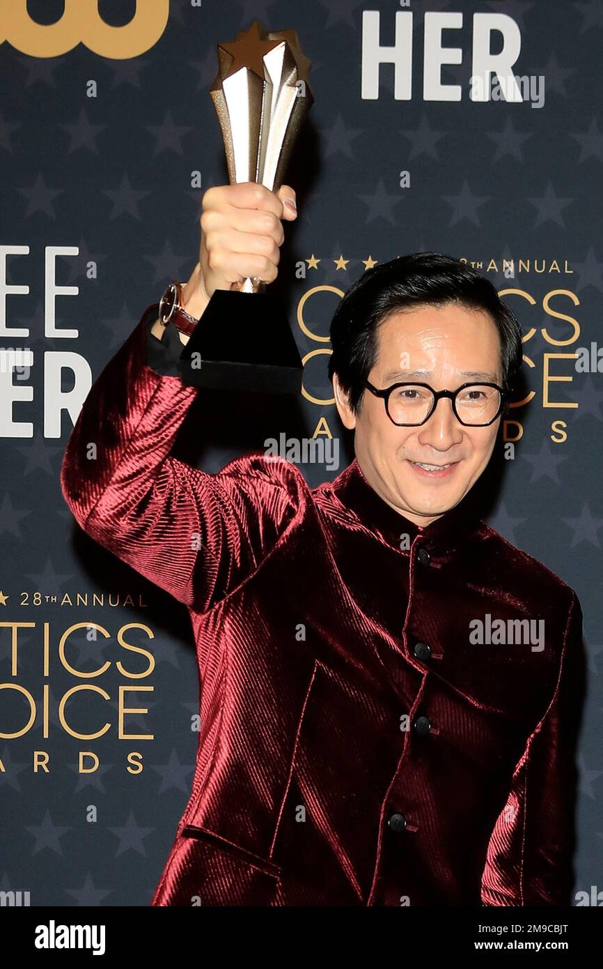 Los Angeles, CA. 15th Jan, 2023. Ke Huy Quan in the press room for 28th ...