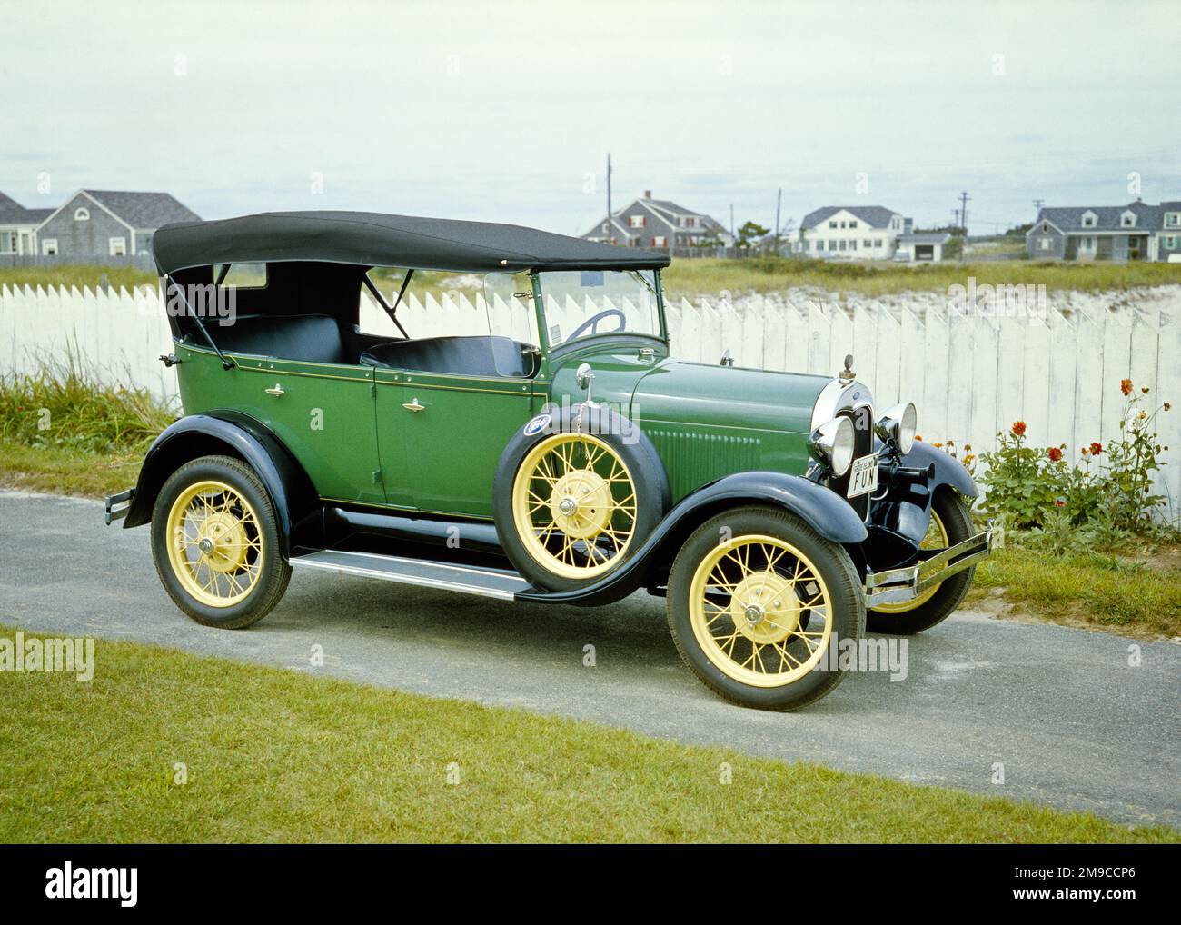 1920s 1929 GREEN AND BLACK FORD 4-DOOR PHAETON WITH YELLOW WIRE WHEELS ...