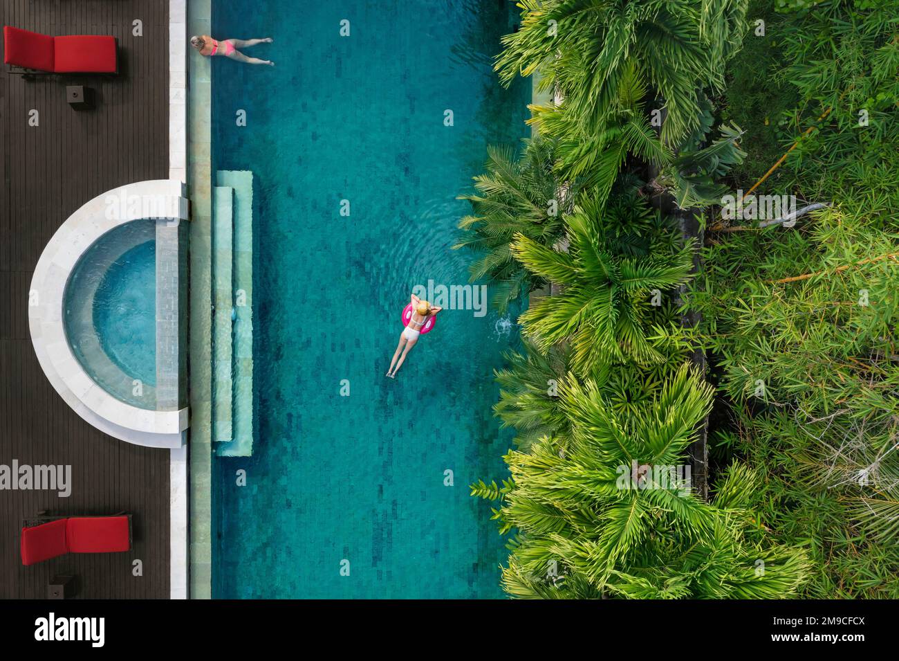Women in swimming pool hi-res stock photography and images - Alamy