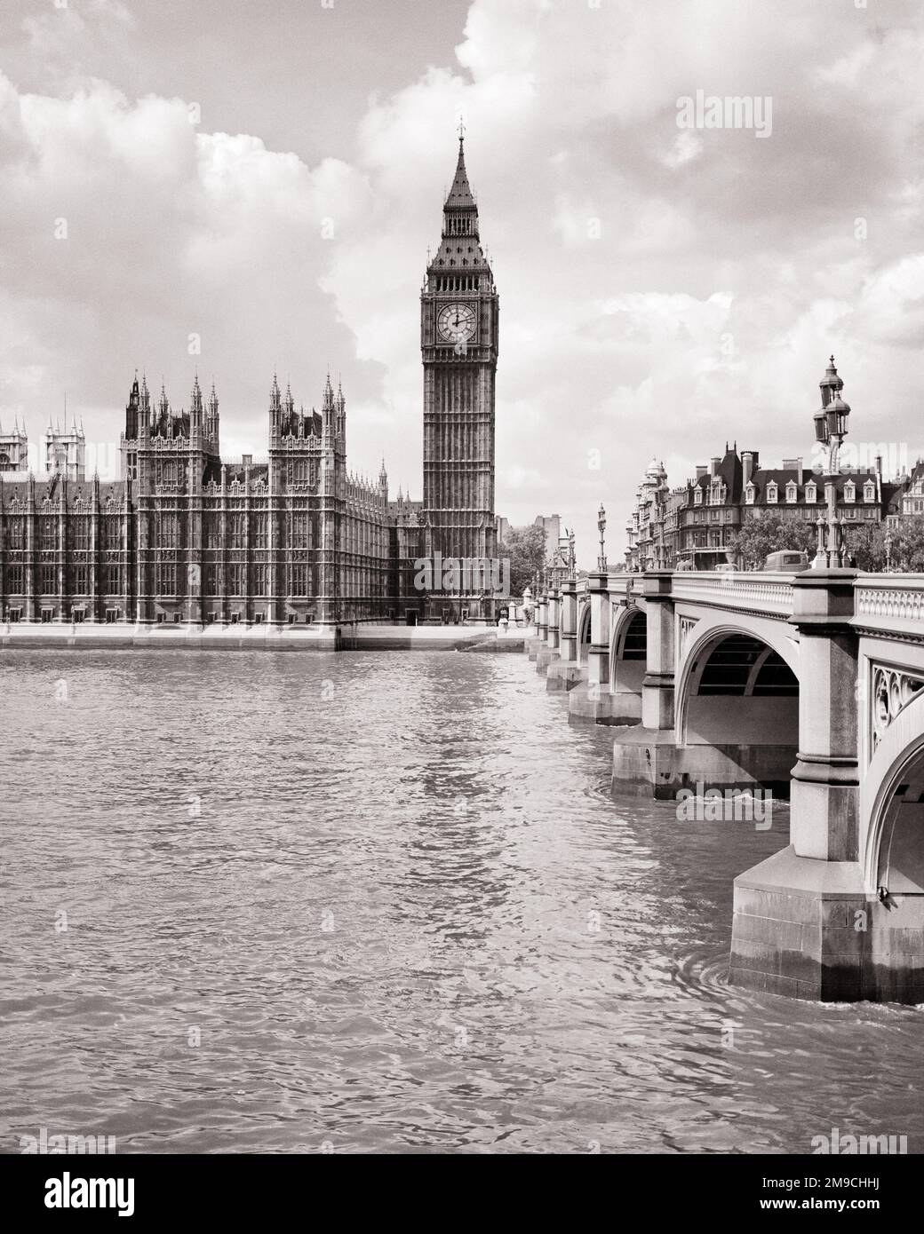 1960s BIG BEN THE HOUSES OF PARLIAMENT AND WESTMINSTER BRIDGE ACROSS THE THAMES RIVER LONDON ENGLAND UK - r17745 HAR001 HARS WESTMINSTER POLITICS BEN CAPITAL REAL ESTATE CONCEPT CONNECTION MOTION BLUR CONCEPTUAL STRUCTURES ACROSS CITIES EDIFICE SYMBOLIC CITY OF WESTMINSTER CONCEPTS SPAN BLACK AND WHITE BRIDGES GREAT BRITAIN HAR001 ICONIC JOIN OLD FASHIONED PARLIAMENT REPRESENTATION THAMES UNESCO UNITED KINGDOM WORLD HERITAGE SITE Stock Photo