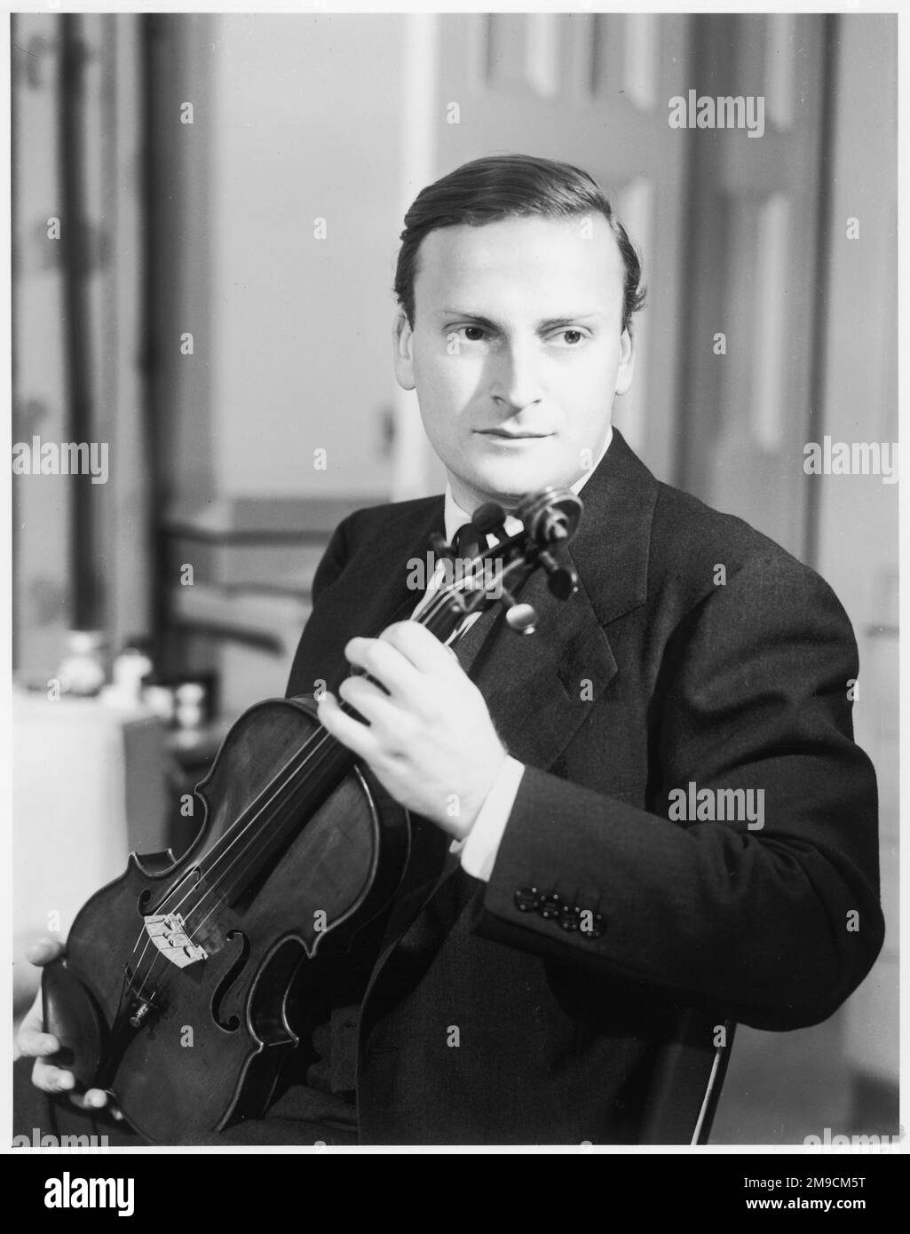 YEHUDI MENUHIN Violinist as a young man Stock Photo Alamy