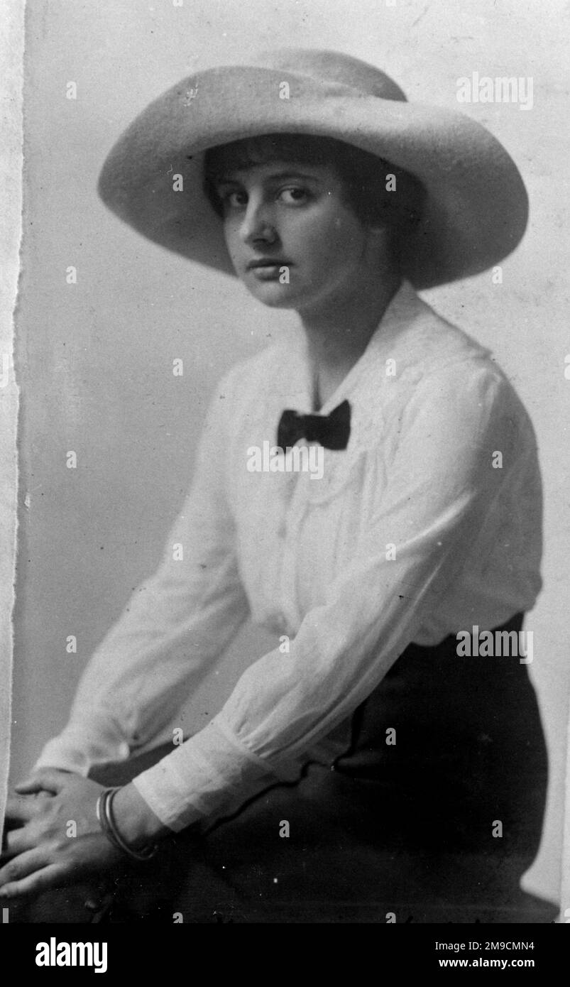 Woman in a hat hi-res stock photography and images - Alamy
