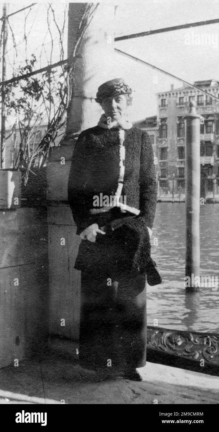 Edwardian jacket hi-res stock photography and images - Alamy Edwardian jacket hi-res stock photography and images - Alamy