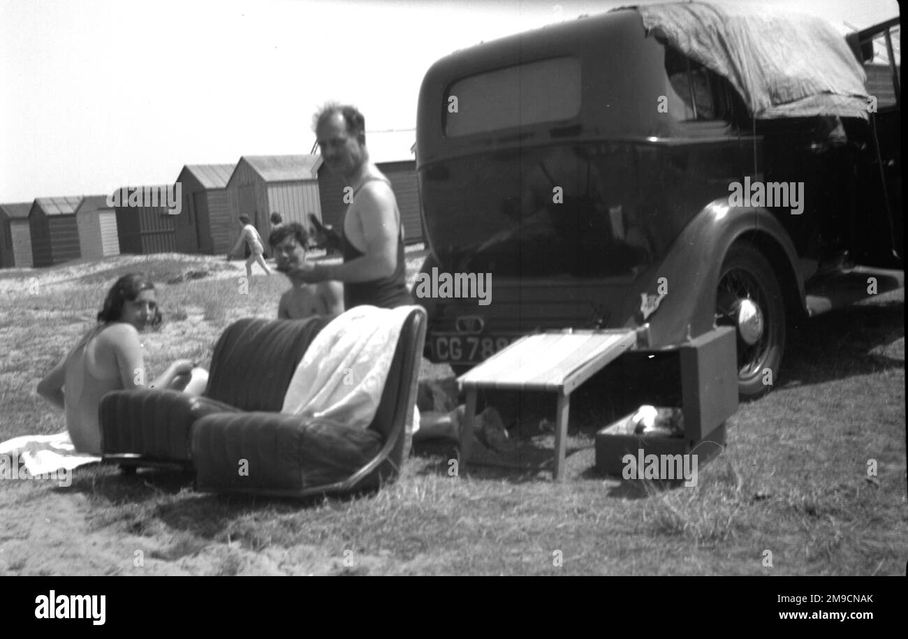Family setting up a picnic on the beach, Hayling Island Stock Photo Alamy