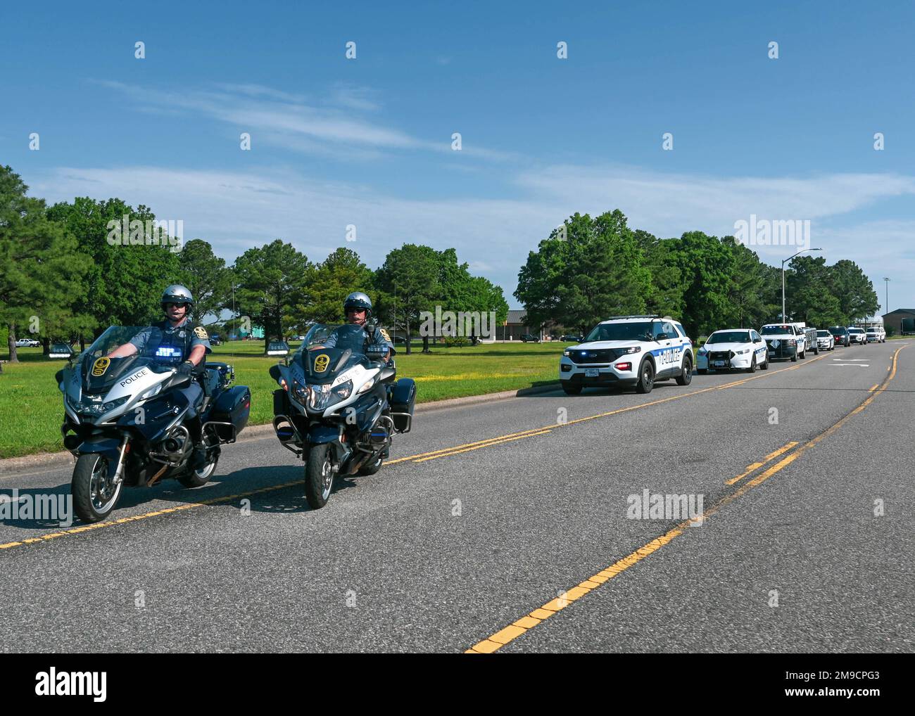Senior Trooper Jordan Gough (left) and Senior Trooper Raymond Speas with the Virginia State Police, lead a motorcade on Langley Air Force Base as part of the opening ceremony of National Police Week at Joint Base Langley-Eustis, Virginia, May 16, 2022. JBLE participates in National Police Week to pay respects to both military and civilian law enforcement officers who have ultimately fallen in service to the nation. Stock Photo
