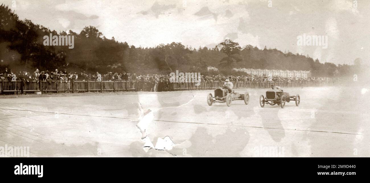 Jarrott and Newton in dead-heat at 1st Brooklands Meeting in 1907. Stock Photo