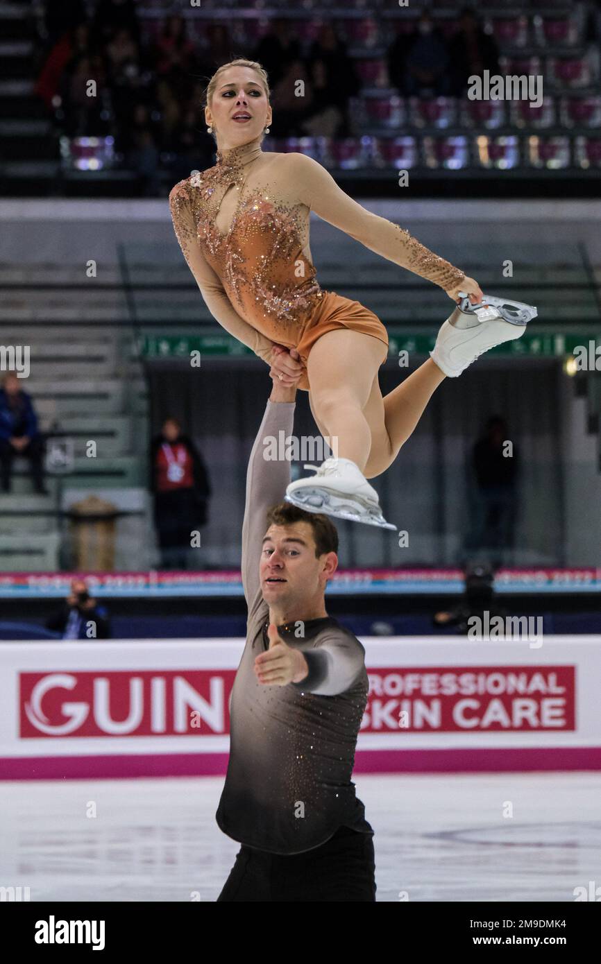 Alexa Knierim (U) and Brandon Frazier (D) (USA) perform during the
