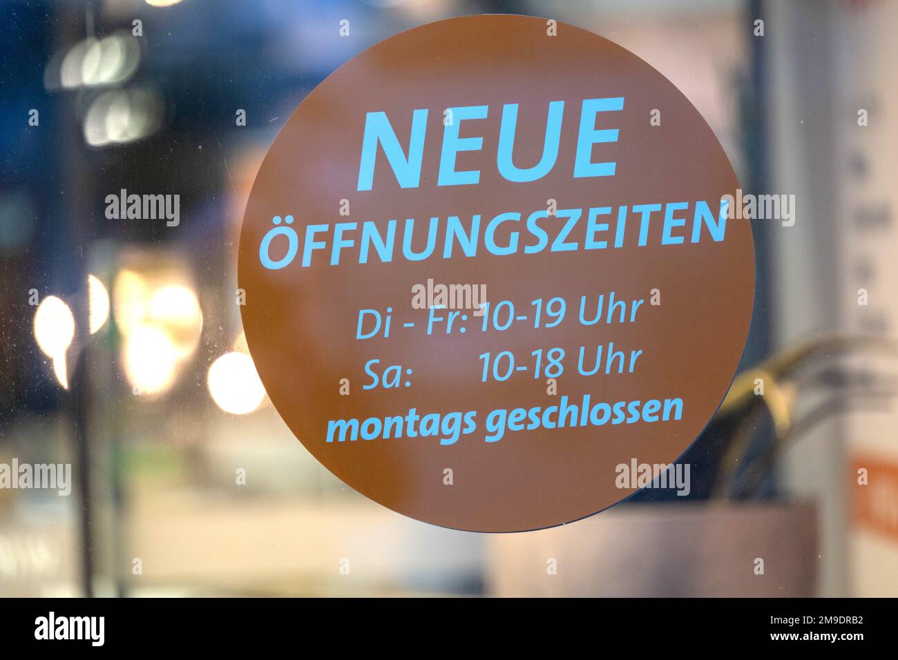 Trier, Germany. 11th Jan, 2023. A sticker on the entrance door indicates that the sales rooms at