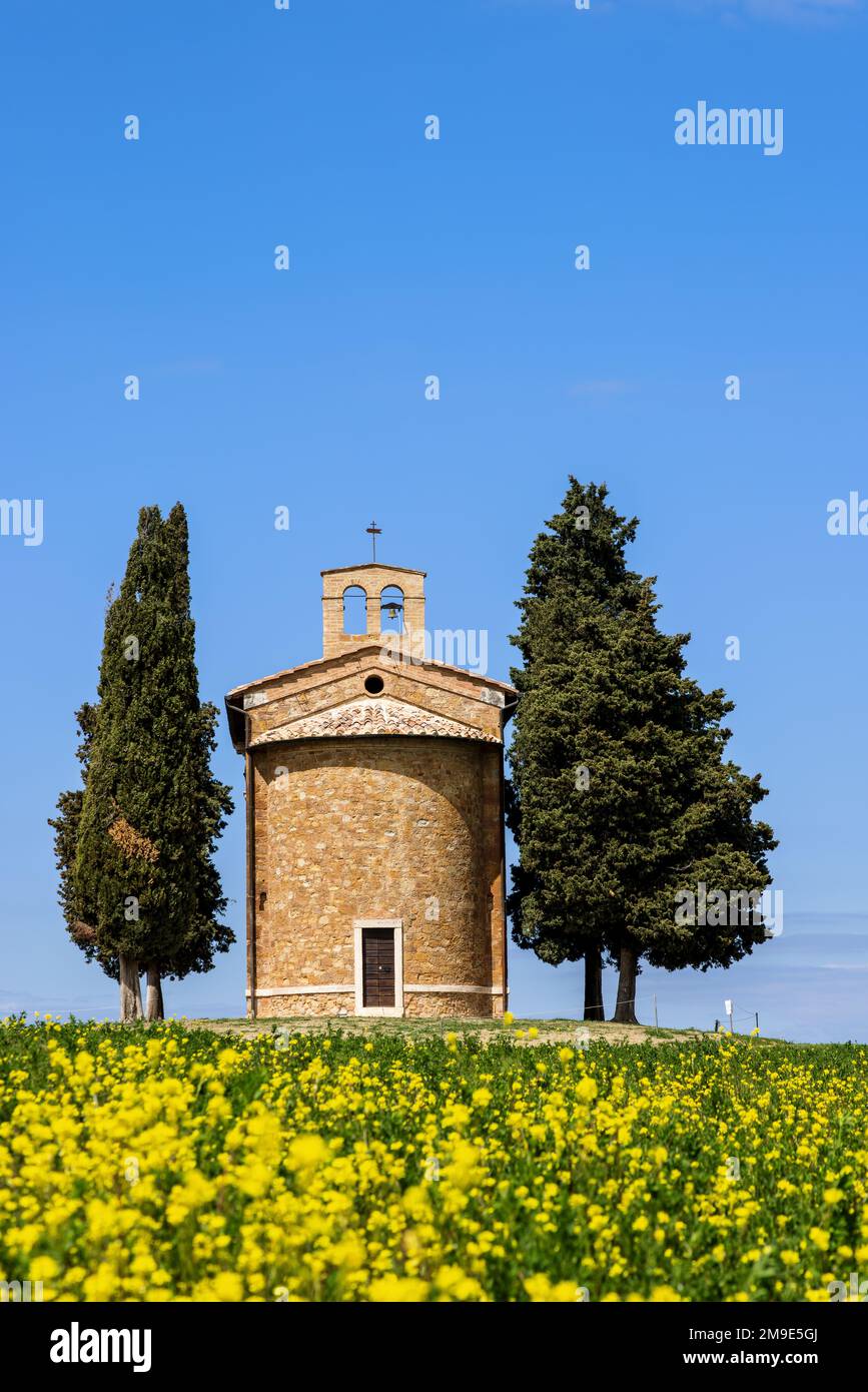 Cappella della Madonna di Vitaleta, a famous chapel in the Val d'Orcia in Tuscany, Italy. Stock Photo