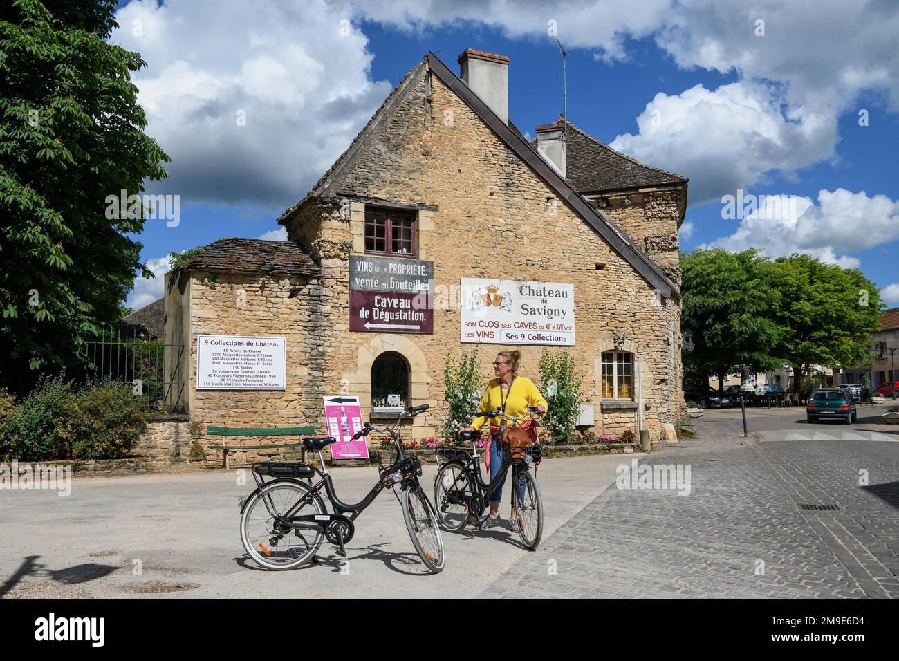 Cyclist in front of the Chateau de Savigny, winery, Savigny-les-Beaune, Departement Cote-d'Or, Burgundy, France Stock Photo