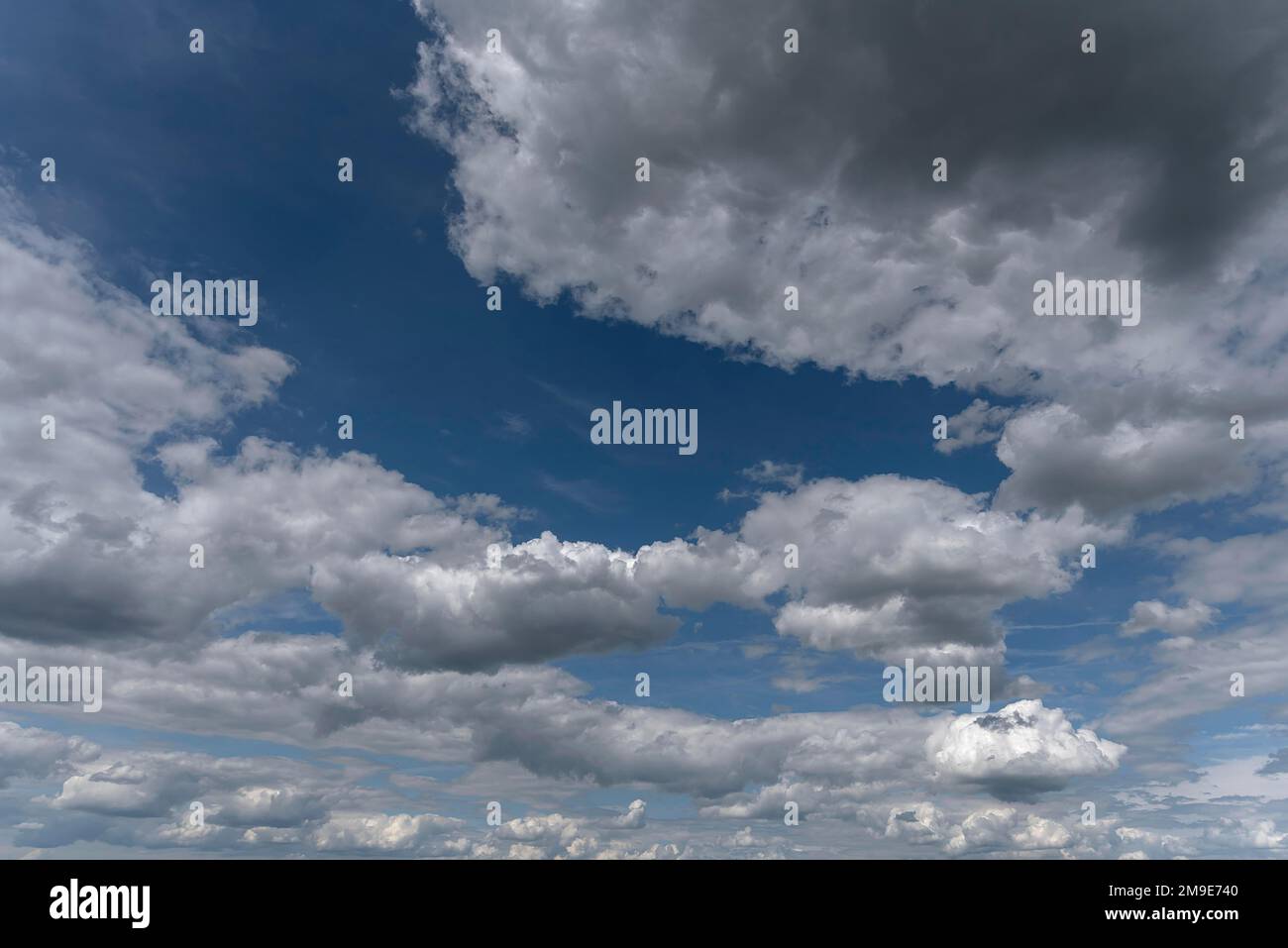 Stratocumulus cloud hi-res stock photography and images - Alamy