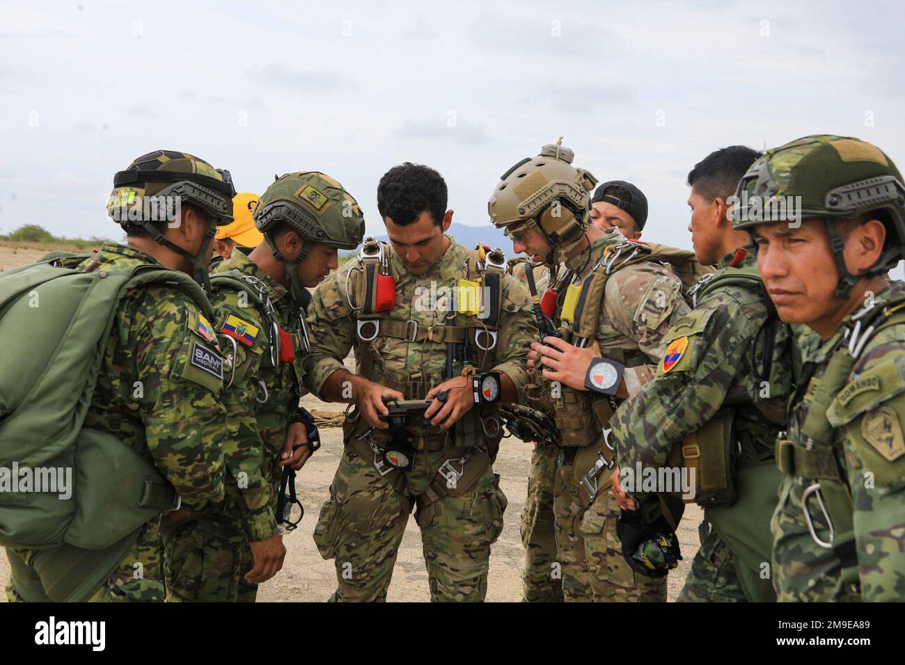 Members of the 7th Special Forces  Group (Airborne) along with their Ecuadorian Special Forces partners go over their jump plan before a high altitude, low opening (HALO) jump in Manta, Ecuador, May 19, 2022. Ecuadorian military and US forces are conducting routine military exchanges from May 6-27 between the cities of Manta and Latacunga. Bilateral exchanges allow both militaries to strengthen tactical readiness for future operations maintain readiness and support continue commitment in responding to emerging security crises and natural disasters.    ( U.S. Army photos by Staff Sgt. Matthew G Stock Photo