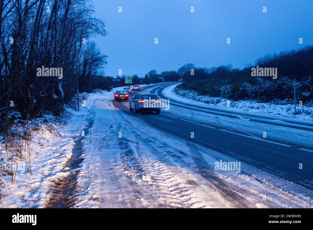 Bantry, West Cork, Ireland. Wednesday 18 Jan 2023, Bantry, West Cork, Ireland; Snow and ice impacted on road conditions again today. Drivers where advised to add time to Their journies to work and schools either closed or staggered start times. Drivers on the main N 71 road to Bantry faced a challenge at Ballydehob Cross with very poor conditions due to Snow and Ice with tempratures as low as minus 1 celcius. Credit; ED/Alamy Live News Stock Photo