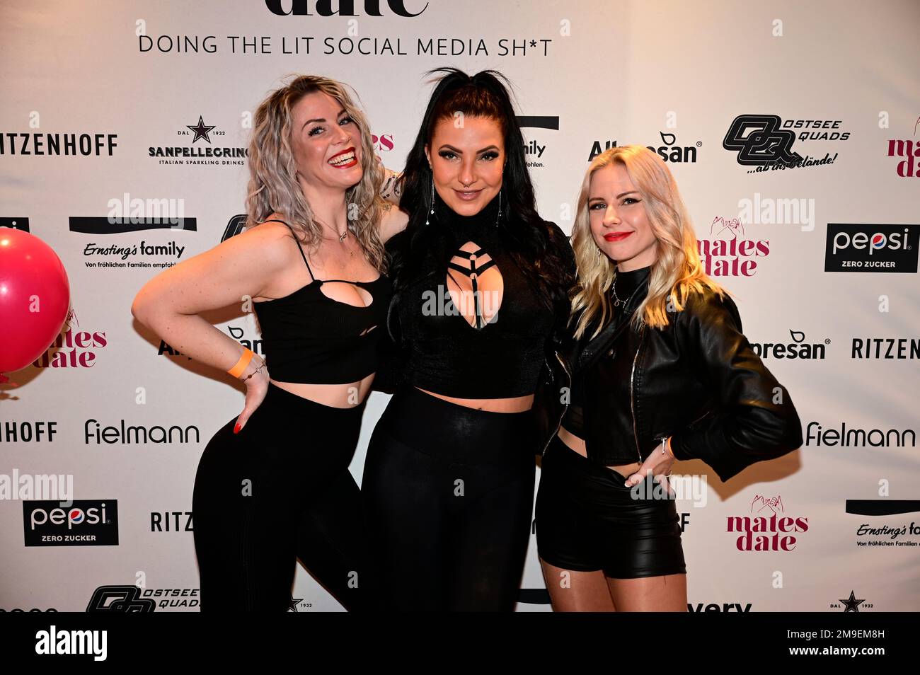 Sabrina Mina / Fischer (sabrinamina offical), RoxyTV ( roxytv ), Kat (Kathrynxvalentine) beim