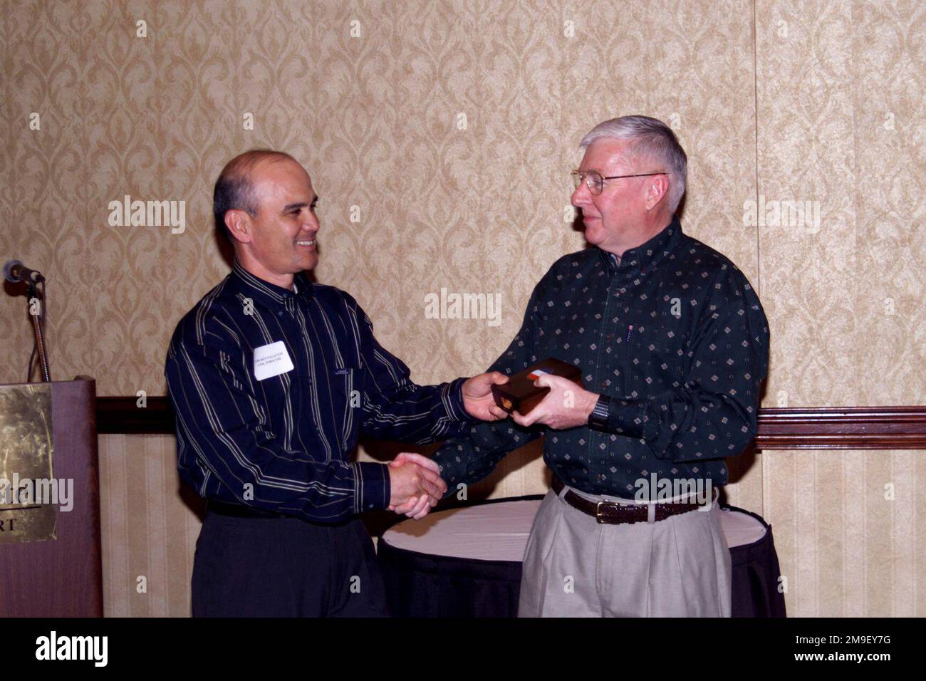 US Army Command Sergeant Major Benjamin C. Palacios (Left) presents a momento to the Sergeant Major of the Army, Robert E. Hall, on behalf of all the FORSCOM (United States Army Forces Comand) Command Sergeants Major during a dinner at the Command Sergeants Major Conference, College Park, Georgia. Base: College Park State: Georgia (GA) Country: United States Of America (USA) Stock Photo