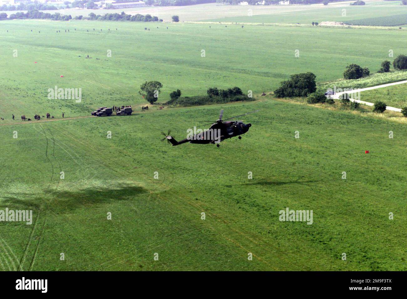 An Italian H-3, of the 15th Squadron, from Rimini, performs Combat Search And Resue or CSAR. The helicopter flares out as it prepares to pick up survivors during Exercise VENETO RESCUE June 6th, 2000. Subject Operation/Series: VENETO RESCUE Base: Aviano Air Base State: Pordenone Country: Italy (ITA) Stock Photo
