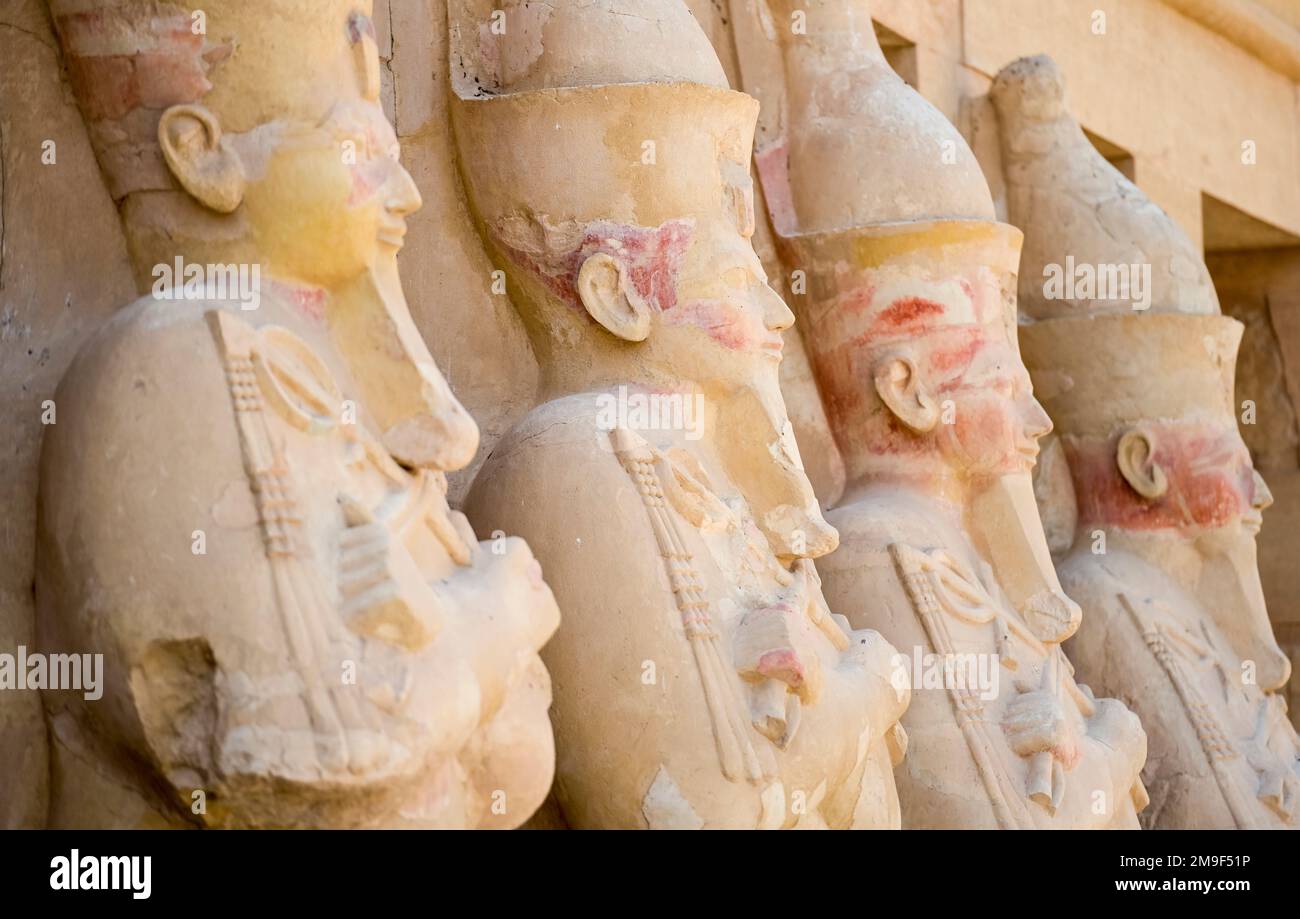 Osiris-Pfeiler der zweiten Terrasse, Totentempel der Hatschepsut, West-Theben, Ägypten Stock Photo