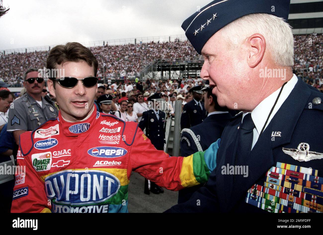 US Air Force General Hal Hornburg meets Nascar driver Jeff Gordon before the start of the MBNA 400 Winston Series race at Dover Downs International Speedway, Delaware, on September 24, 2000. Base: Dover State: Delaware (DE) Country: United States Of America (USA) Stock Photo