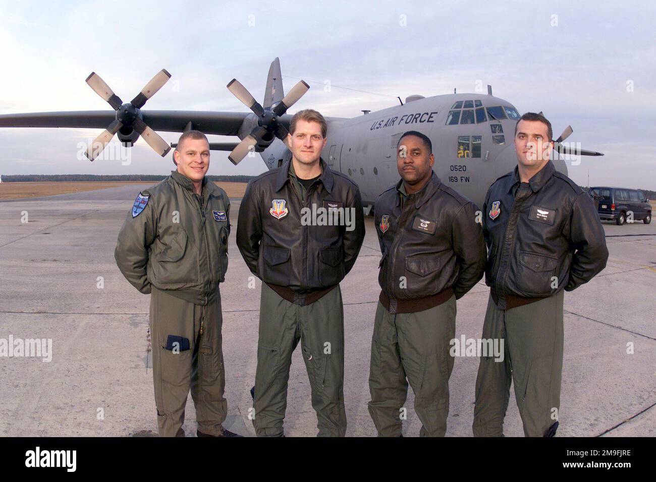 The flight crew of a C-130E Hercules aircraft from the 157th Fighter Wing, South Carolina Air National Guard, pose for a photograph in front of the aircraft. (L to R) Technical Sergeant James C. McMillian, Flight Engineer, Captain Matthew Weber, Pilot, Major David Gray, Pilot, and Technical Sergeant Brian Duncan, Loadmaster. State: South Carolina (SC) Country: United States Of America (USA) Stock Photo
