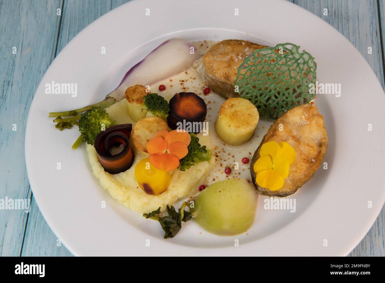 Recipe of cod steak, mashed potatoes and its farandole of vegetables