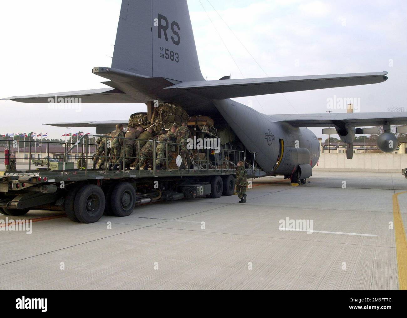 Members of the 173rd Airborne Brigade, Vicenza, Italy, load cargo onto ...