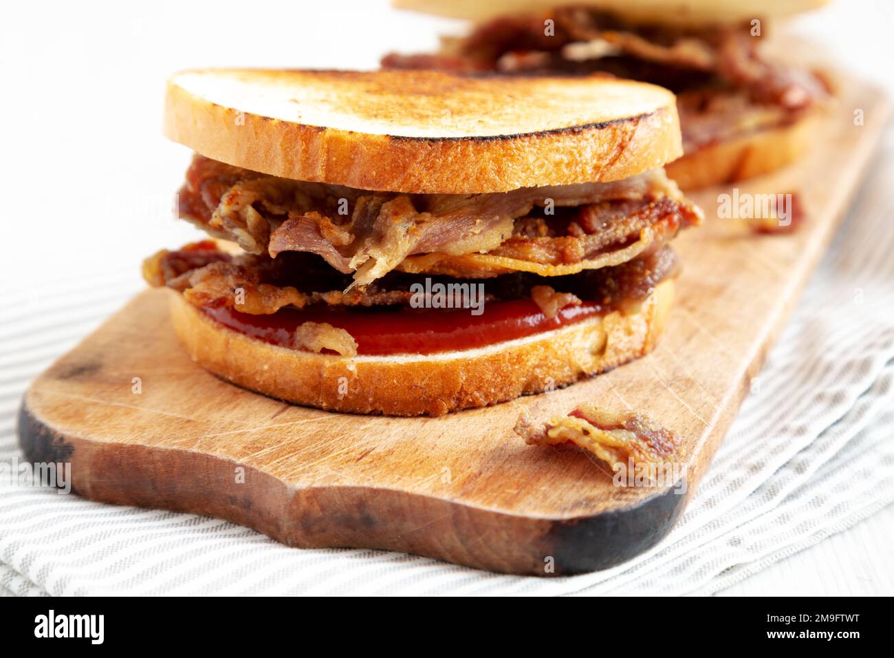 Board fried bacon rashers hi-res stock photography and images - Alamy