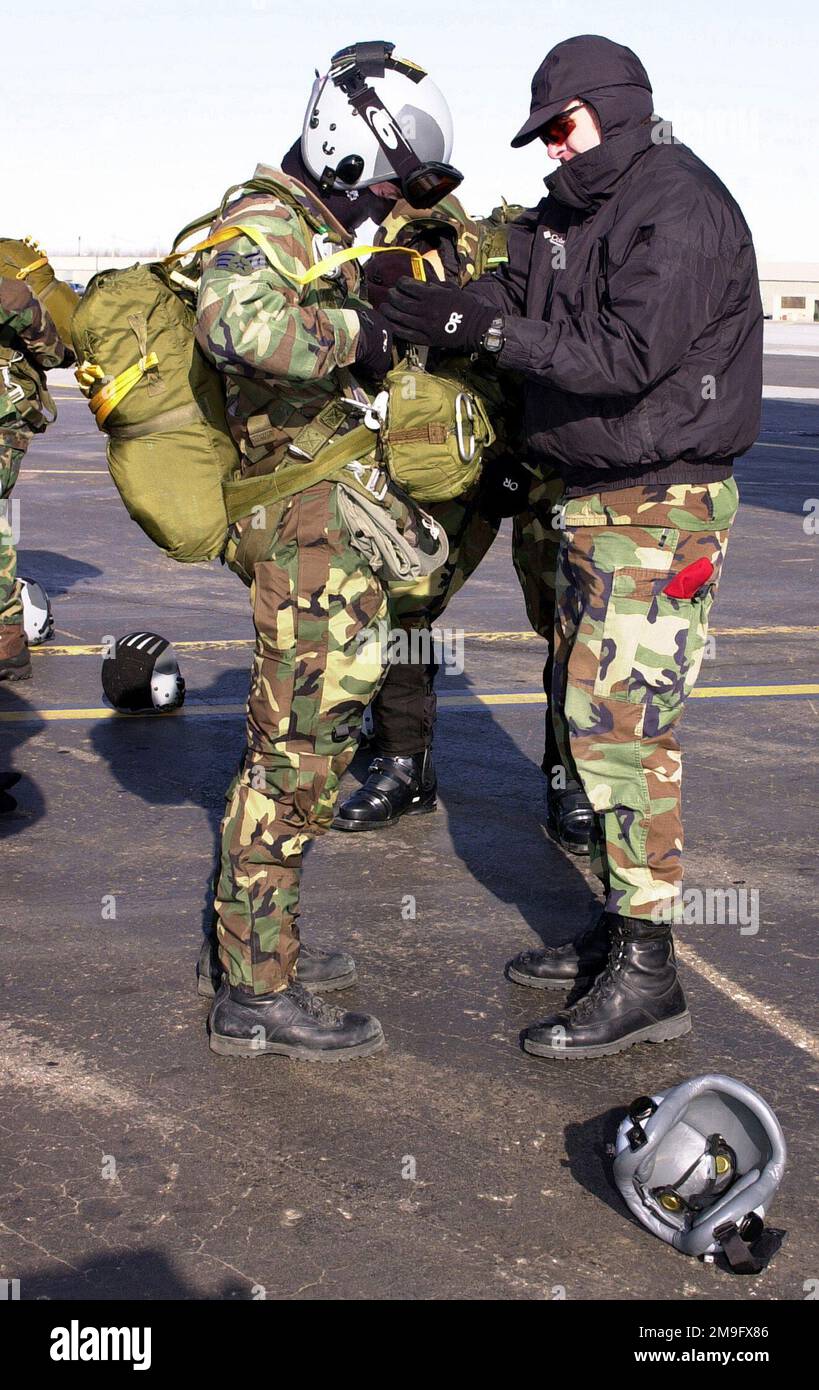 Combat controller jump master US Air Force STAFF Sergeant Monty Koose performs a jump master's inspection on US Air Force SENIOR AIRMAN Matthew Bower, both of the 22nd Special Tactics Squadron, McChord Air Force Base, Washington, before boarding an Air National Guard C-130 Hercules aircraft (not shown) for a jump during Exercise NORTHERN EDGE 2001. Subject Operation/Series: NORTHERN EDGE 2001 Country: United States Of America (USA) Stock Photo