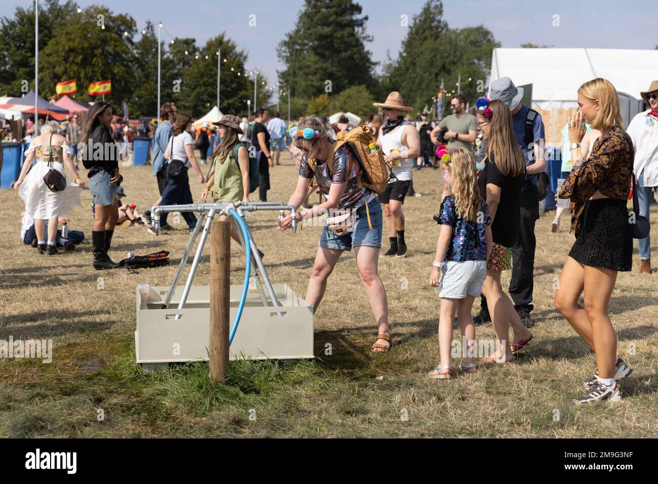 People queue to fill bottles of drinking water at The End of The Road festival, Larmer Tree Gardens, on the border of north Dorset and Wiltshire, UK Stock Photo