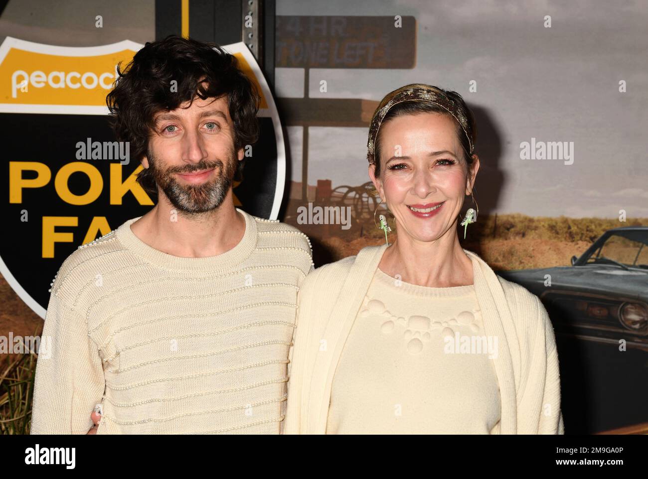LOS ANGELES, CALIFORNIA - JANUARY 17: (L-R) Simon Helberg and Jocelyn