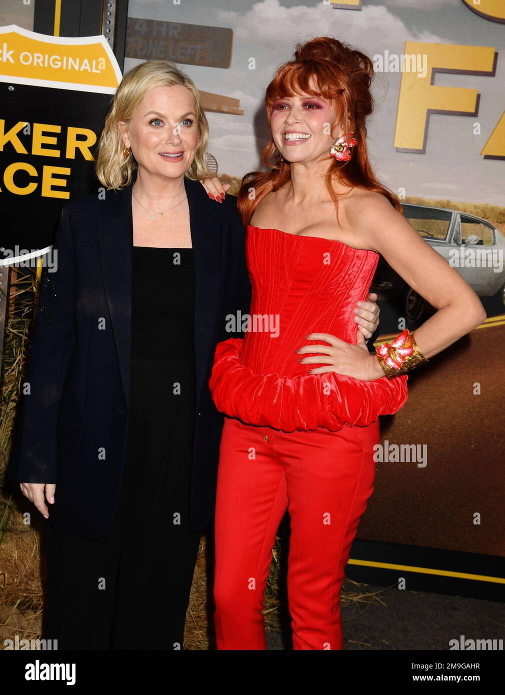 LOS ANGELES, CALIFORNIA - JANUARY 17: (L-R) Amy Poehler and Natasha