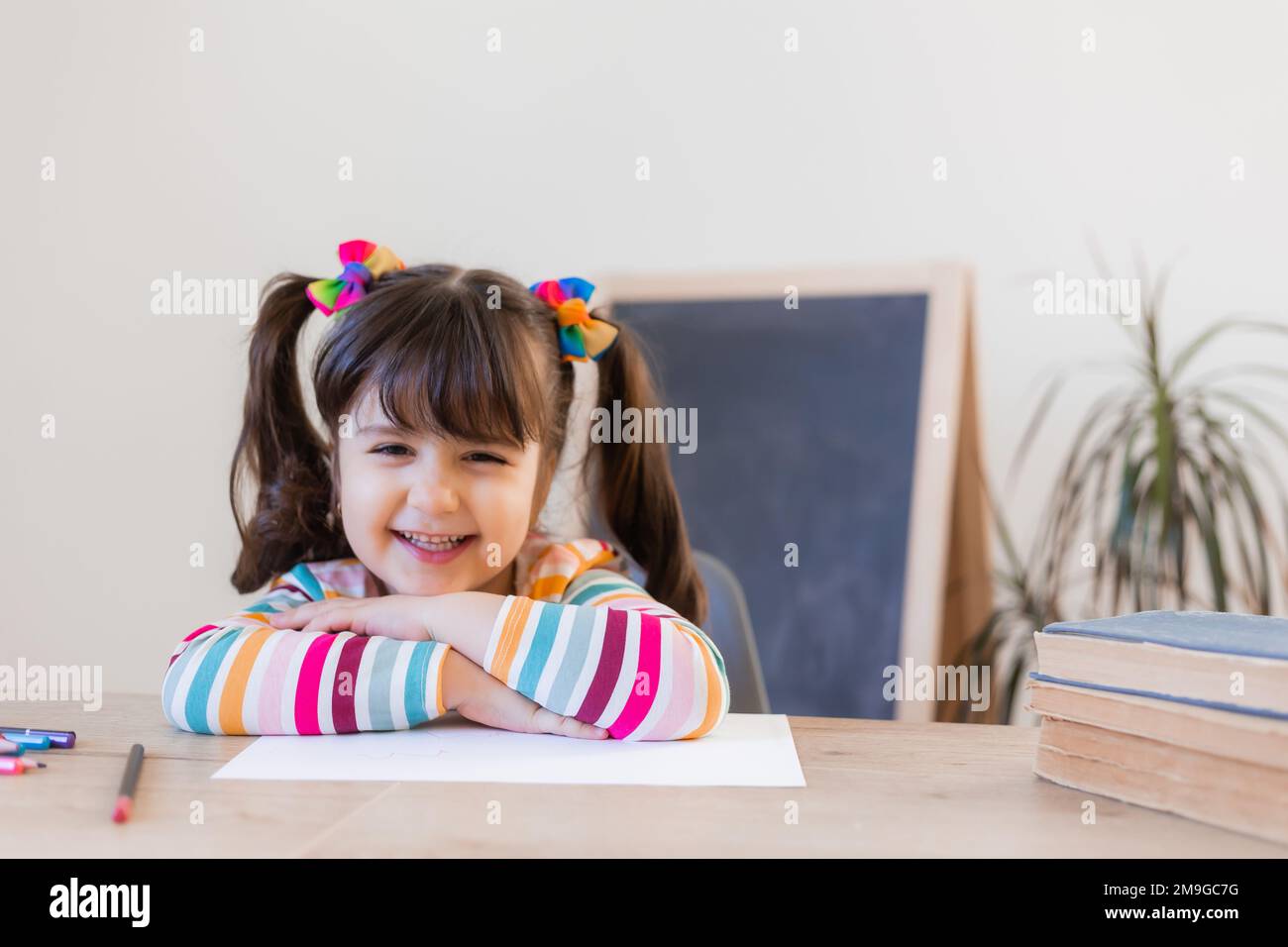 cute little girl draws with colored pencils Stock Photo - Alamy