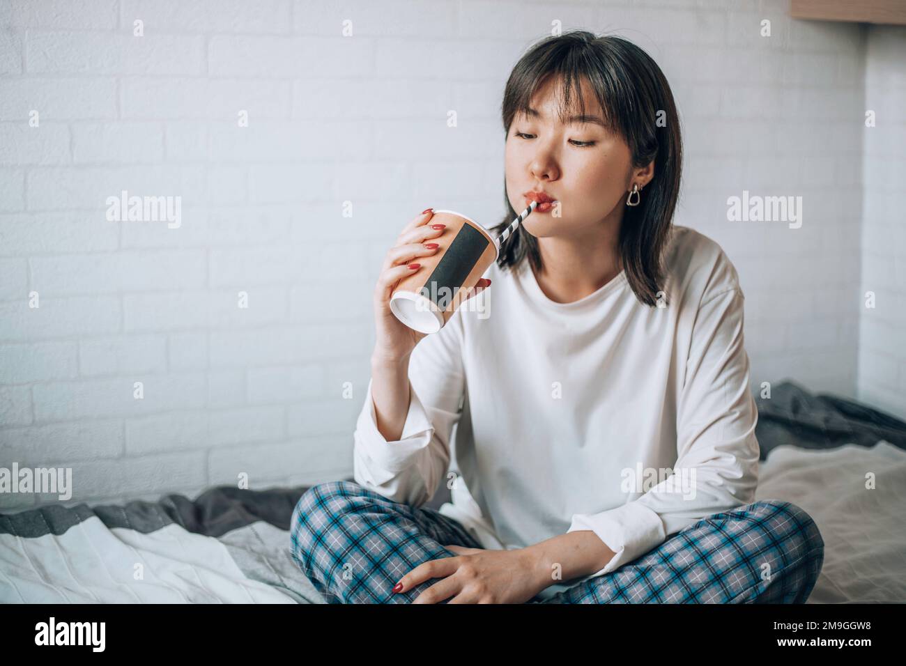 Asian teen girl hi-res stock photography and images - Alamy