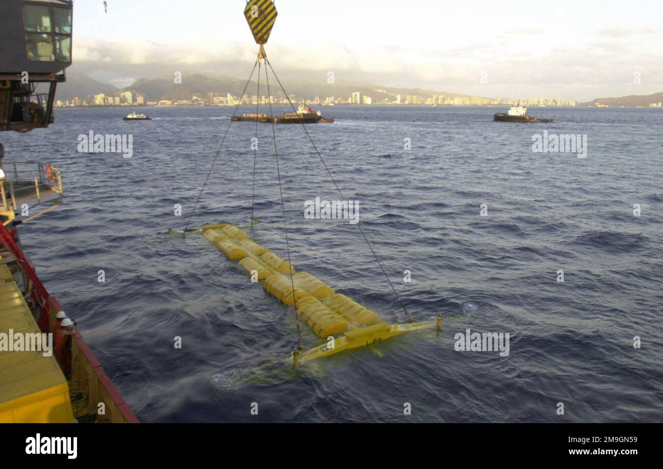 A test of the lifting rig that will be used to relocate the Japanese fishing vessel Ehime Maru is conducted off the coast of Oahu, Hawaii. The rig will make sure the ship is level when lifted and transported to the shallow water recovery site. State: Hawaii (HI) Country: United States Of America (USA) Stock Photo