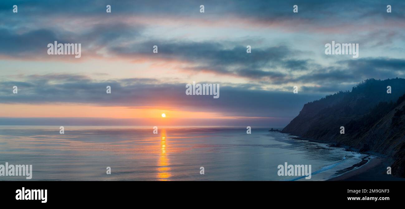 Landscape with shore of Pacific Ocean at sunrise, Sinkyone Wilderness State Park, California, USA Stock Photo