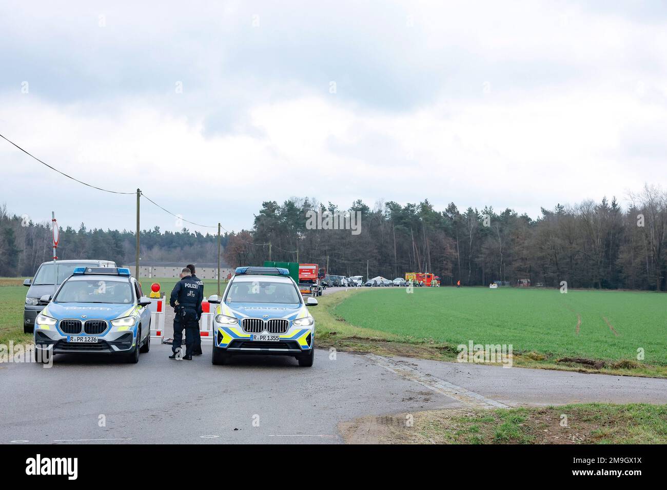 Schwandorf, Germany. 18th Jan, 2023. Due to an outbreak of avian influenza in the district of Schwandorf on a farm with around 70,000 ducks, all animals are to be culled. The police have set up a roadblock at an access road to the farm. Credit: Daniel Löb/dpa/Alamy Live News Stock Photo