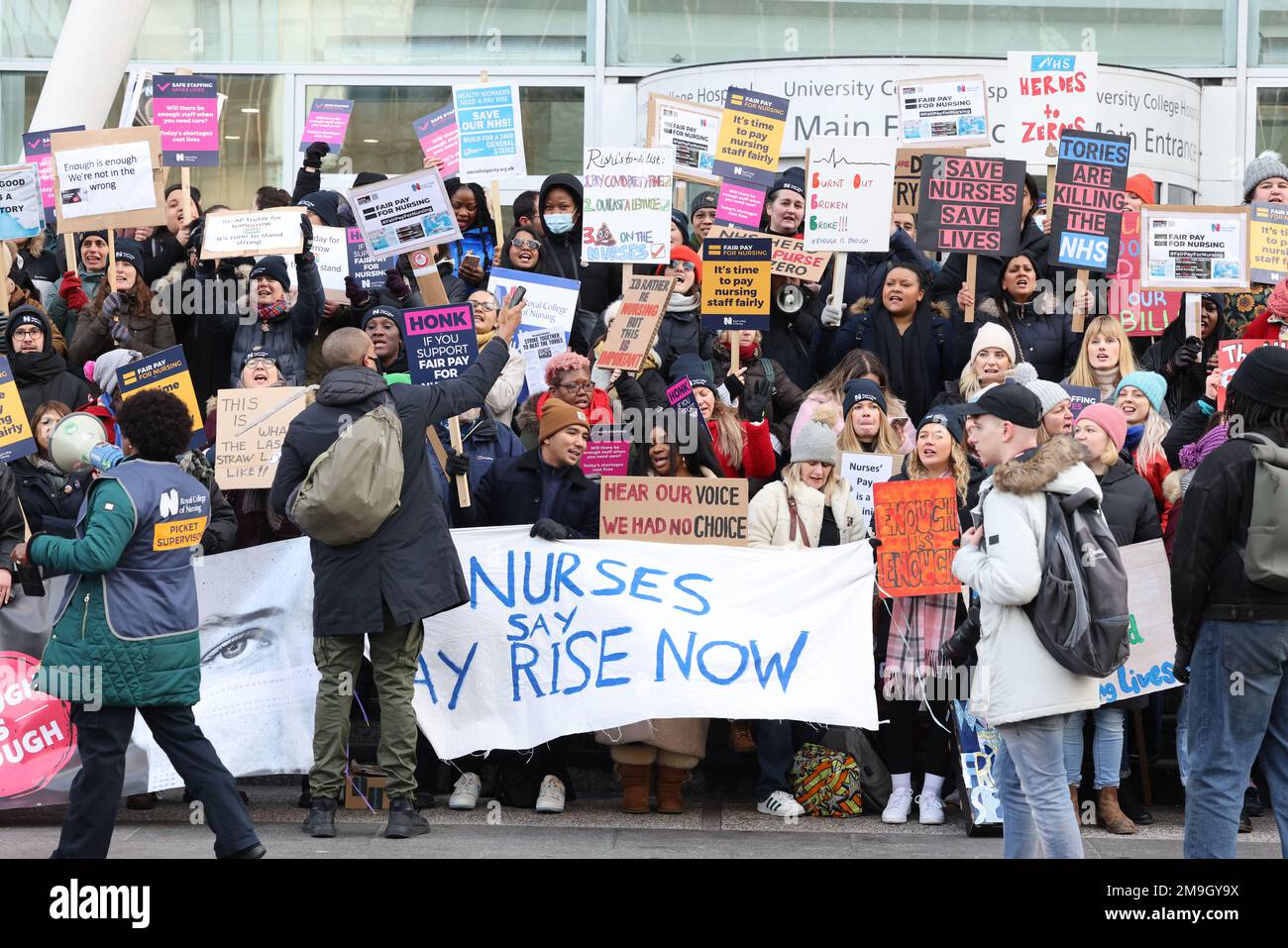 Nurses In London London, UK 18th January 2023. Striking nurses outside UCH, in London ...