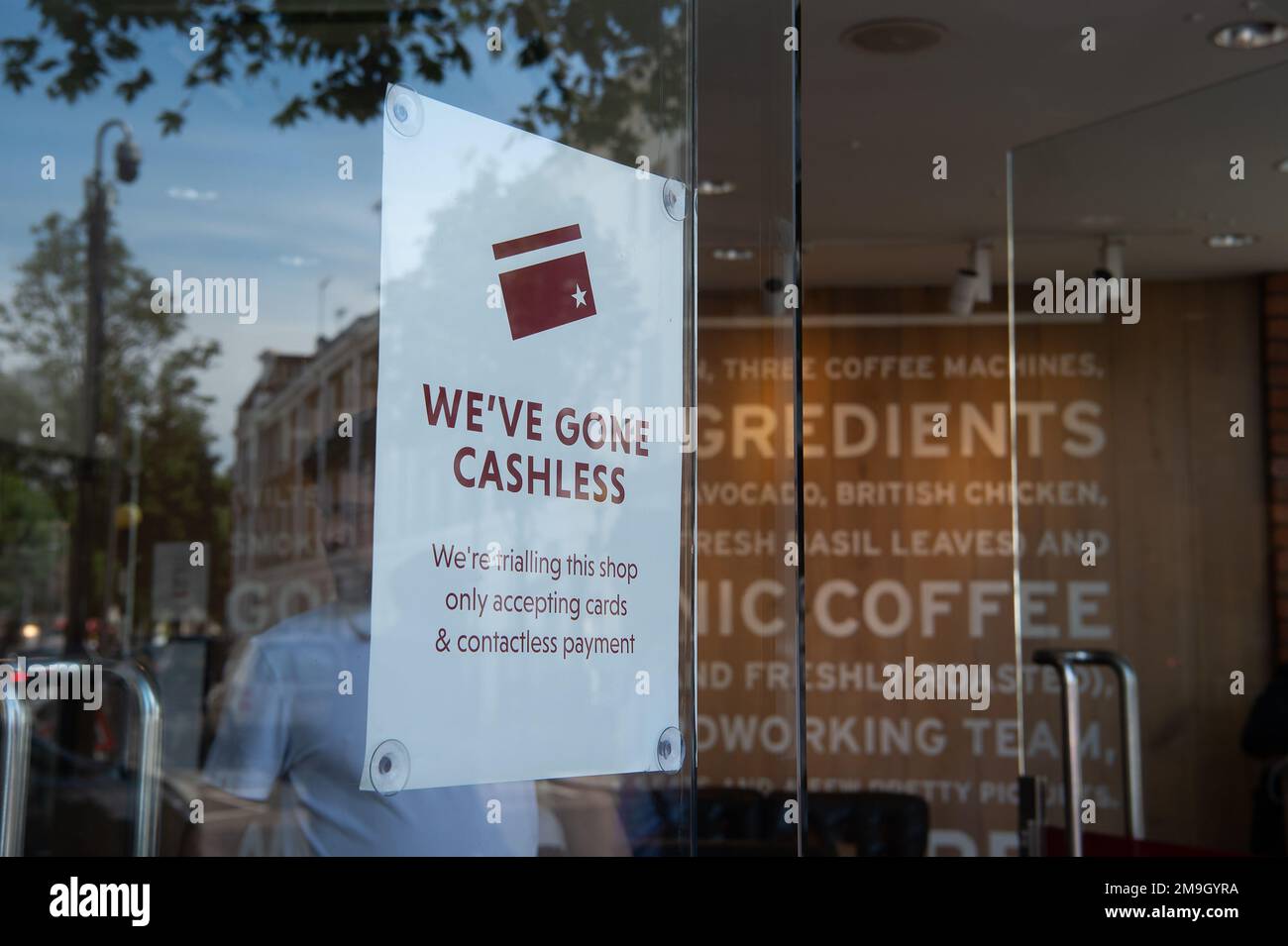 Chelsea, London, UK. 16th June, 2022. A We've Gone Cashless sign in the ...