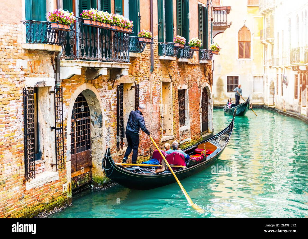 Couple people gondola ride hi-res stock photography and images - Alamy