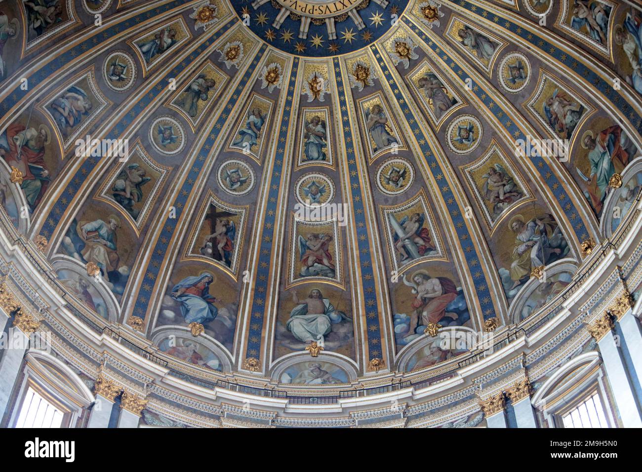 Coupole. Michel Ange. Basilique Saint-Pierre. Cité du Vatican. Rome. Italie. Europe. / Cupola Ceiling in St. Peter's Basilica by Michelangelo Buonarro Stock Photo