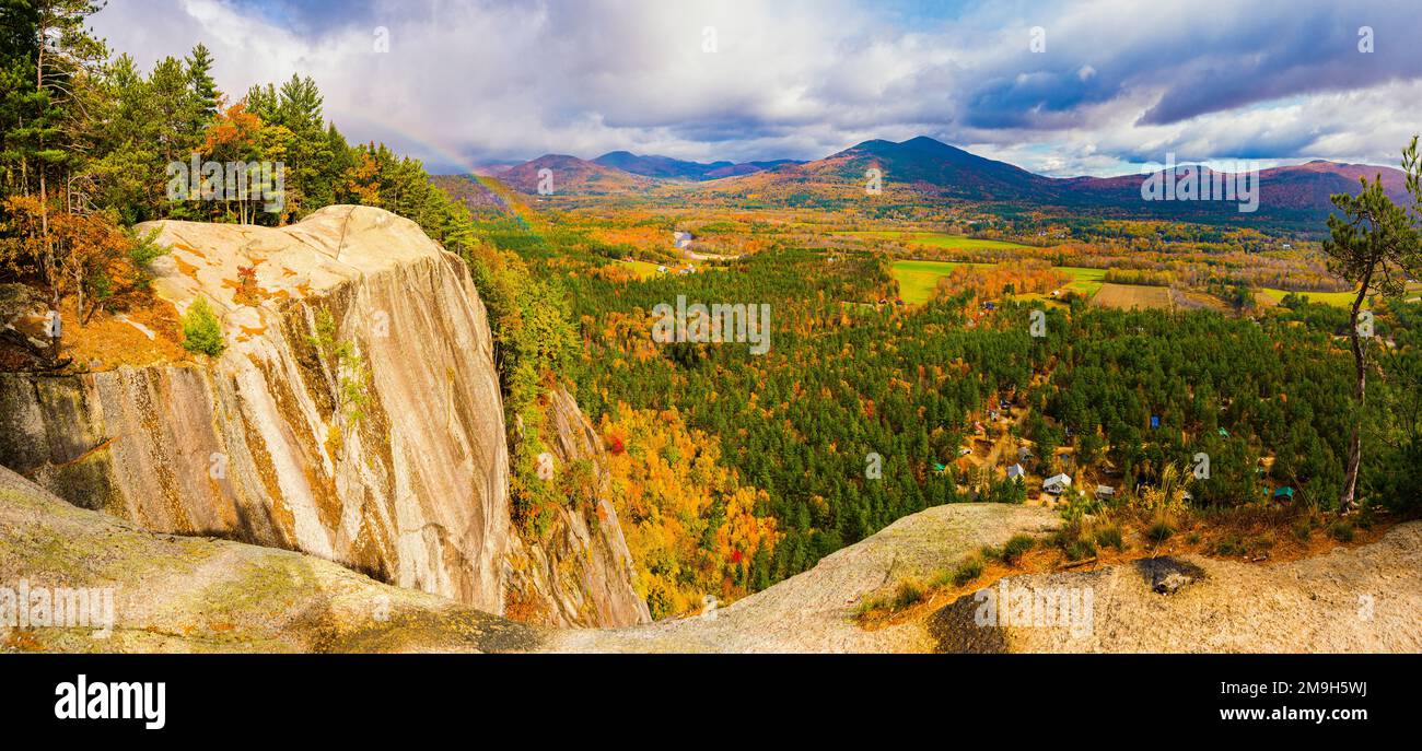 Landscape with cliff and forest in autumn, Cathedral Ledge State Park, New Hampshire, USA Stock Photo