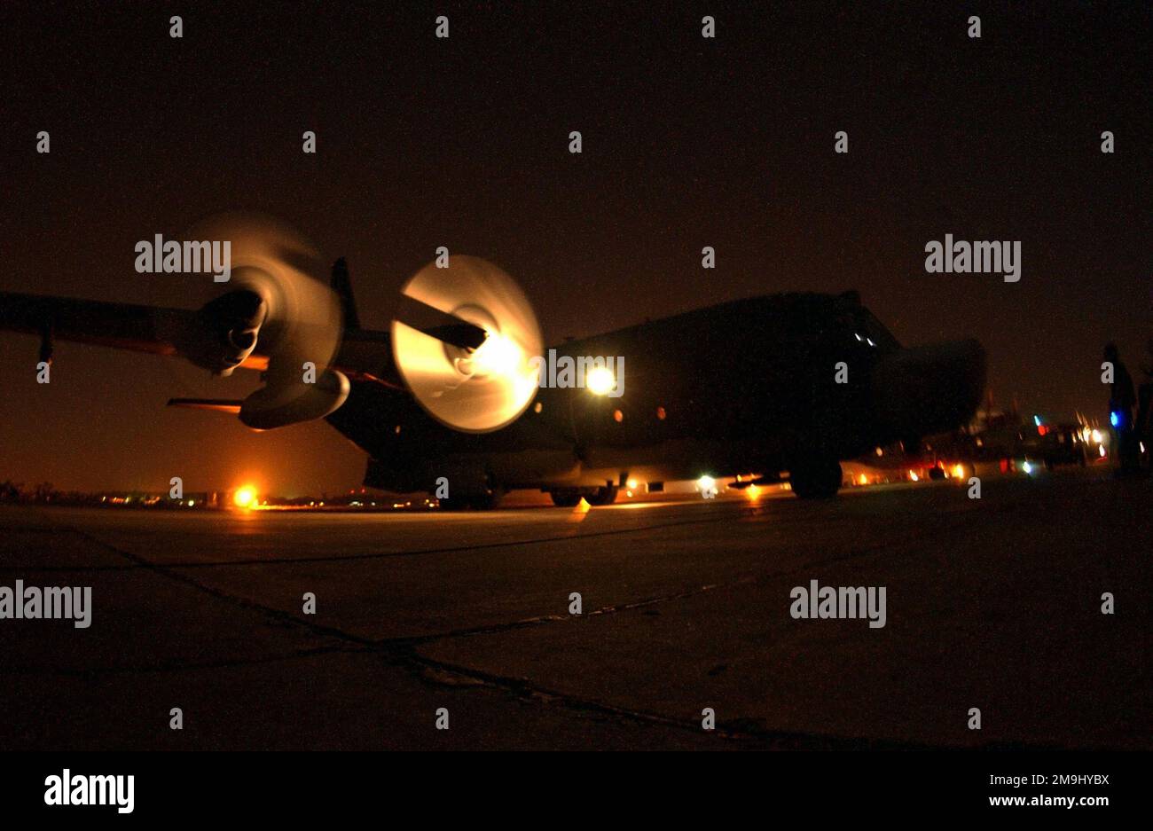A US Air Force (USAF) MC-130H Combat Talon II from the 1ST Special Operations Squadron (SOS), 353rd Special Operations Group prepares for a nighttime mission at Air Force Station Agra, India. Members of the 353rd SOG are deployed here for three weeks of joint combined exchange training with the Indian Armed Forces. Base: Air Force Station Agra Country: India (IND) Stock Photo