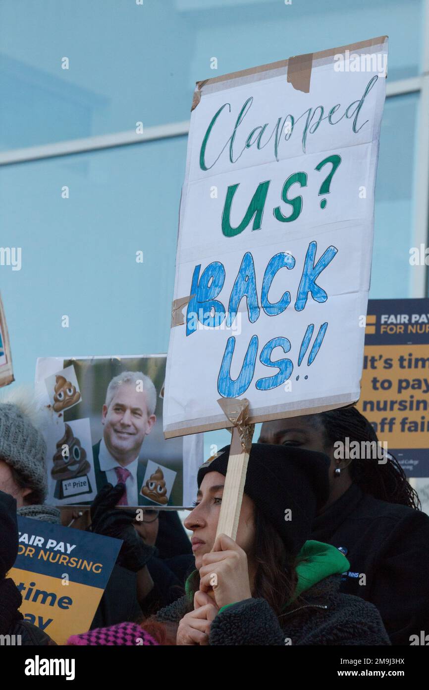 London, UK, 18 January 2023: On a sunny but cold day striking nurses rally outside University College Hospital London before marching to Downing Street. Members of the Royal College of Nursing are on strike today and tomorrow in a dispute over pay and working conditions as the cost of living crisis is causing many to leave the NHS for better paid work elsewhere. Anna Watson/Alamy Live News Stock Photo