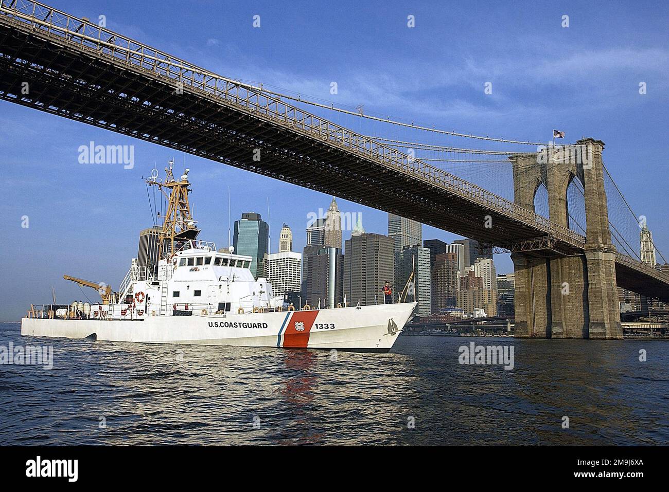 Starboard bow view of the US Coast Guard (USCG) ISLAND CLASS: Patrol ...