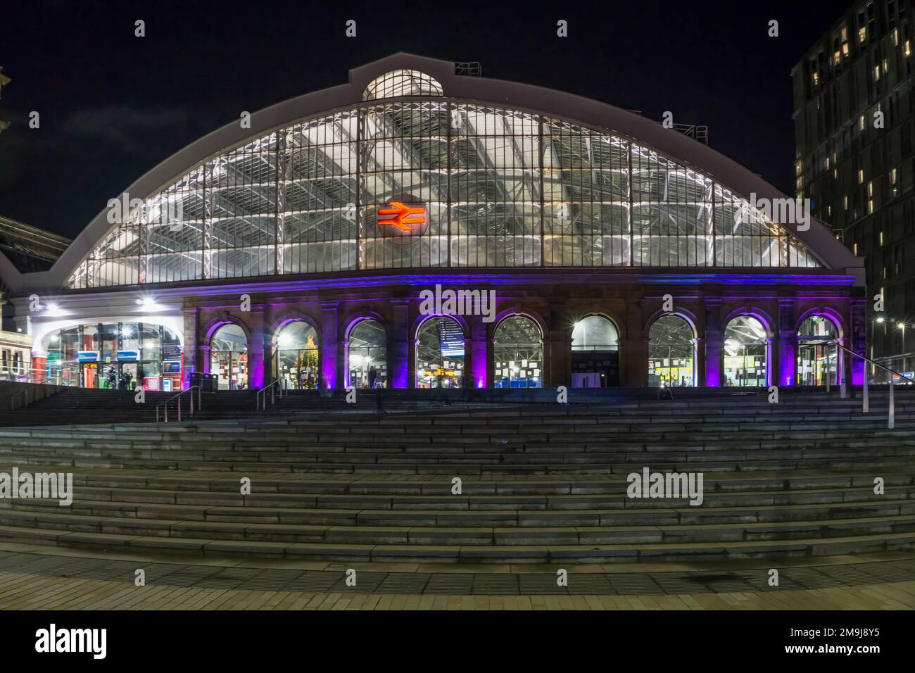 Lime Street station in Liverpool at night Stock Photo Alamy