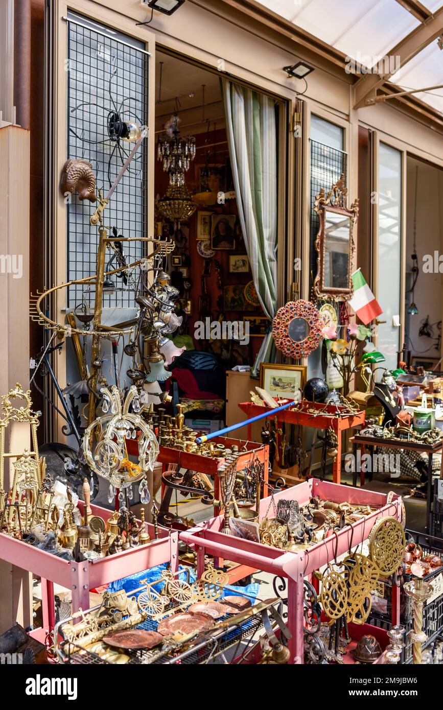 Florence, Italy - April, 15, 2022: Mercato delle Pulci or Mercato dei Ciompi is a small daily Flea Market where you can find second hand and vintage i Stock Photo