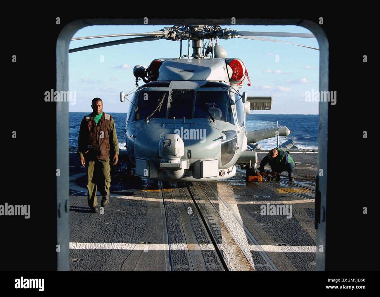 021102-N-3235P-503. Base: USS Oscar Austin (DDG 79 Stock Photo - Alamy