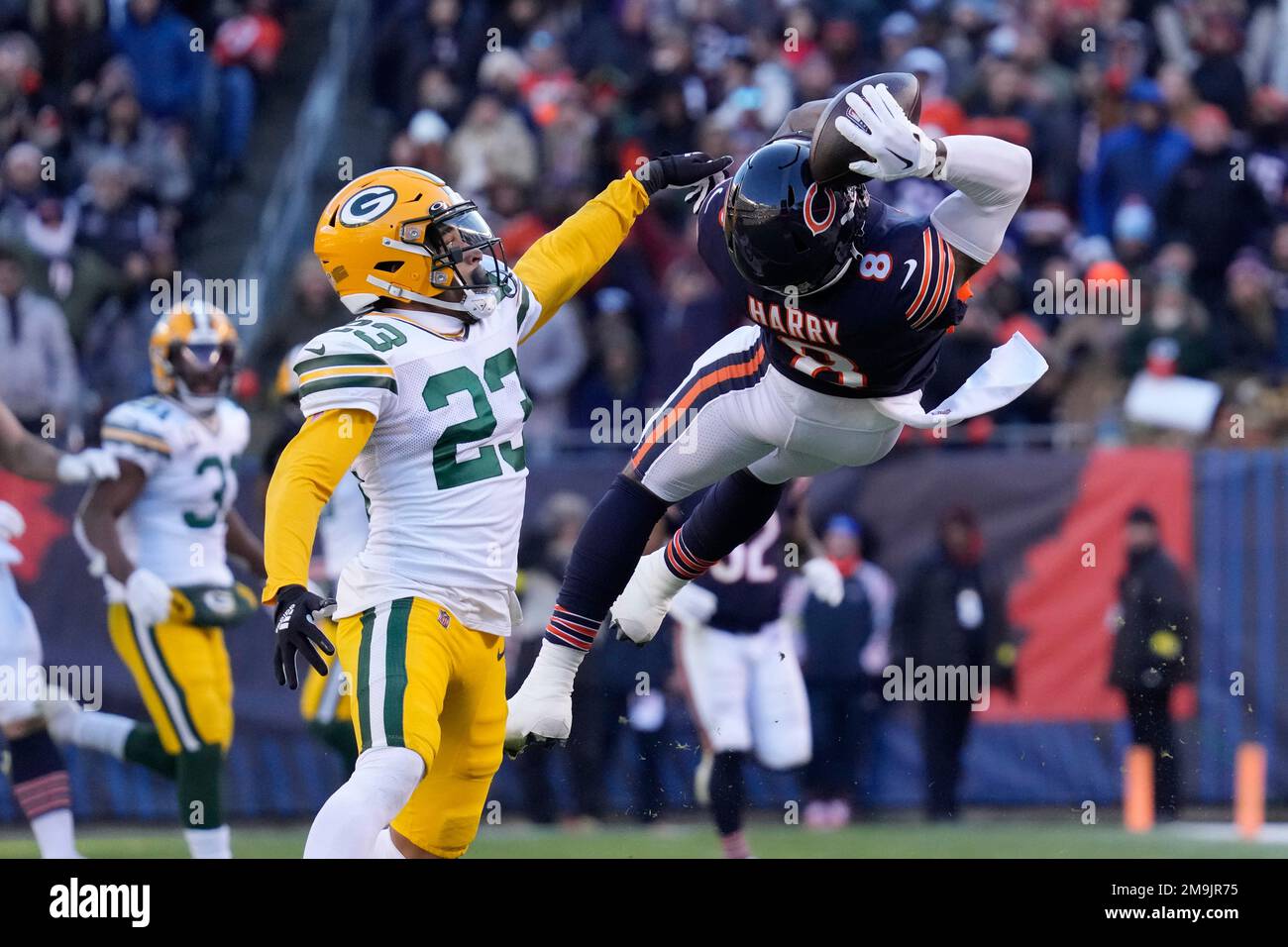 Chicago Bears' N'Keal Harry catches a pass in front of Green Bay