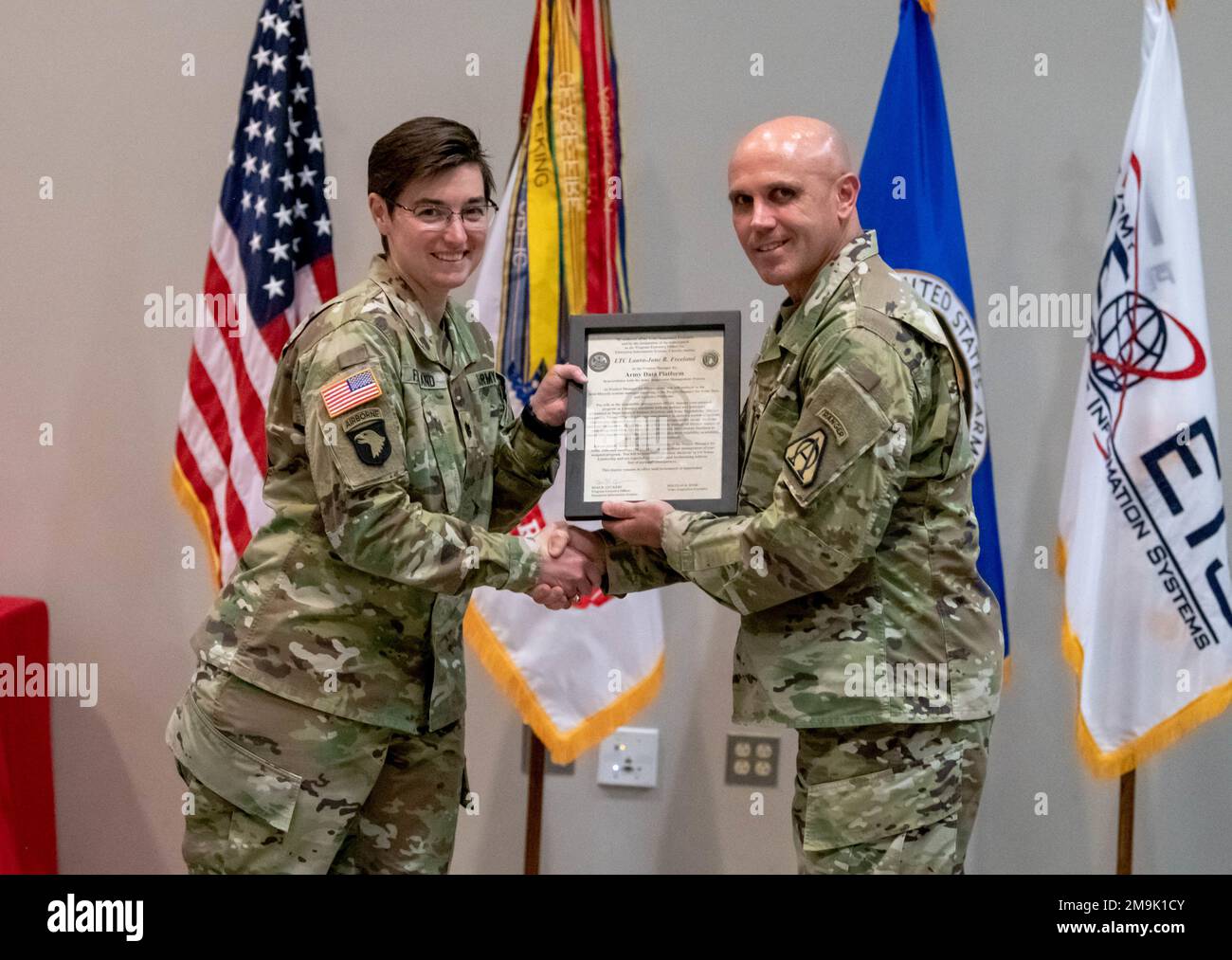 ARDAP Project Manager Col. Rob Wolfe (r.) presents Lt. Col. LJ Freeland (l.) with the charter for Army Data Platform. Stock Photo