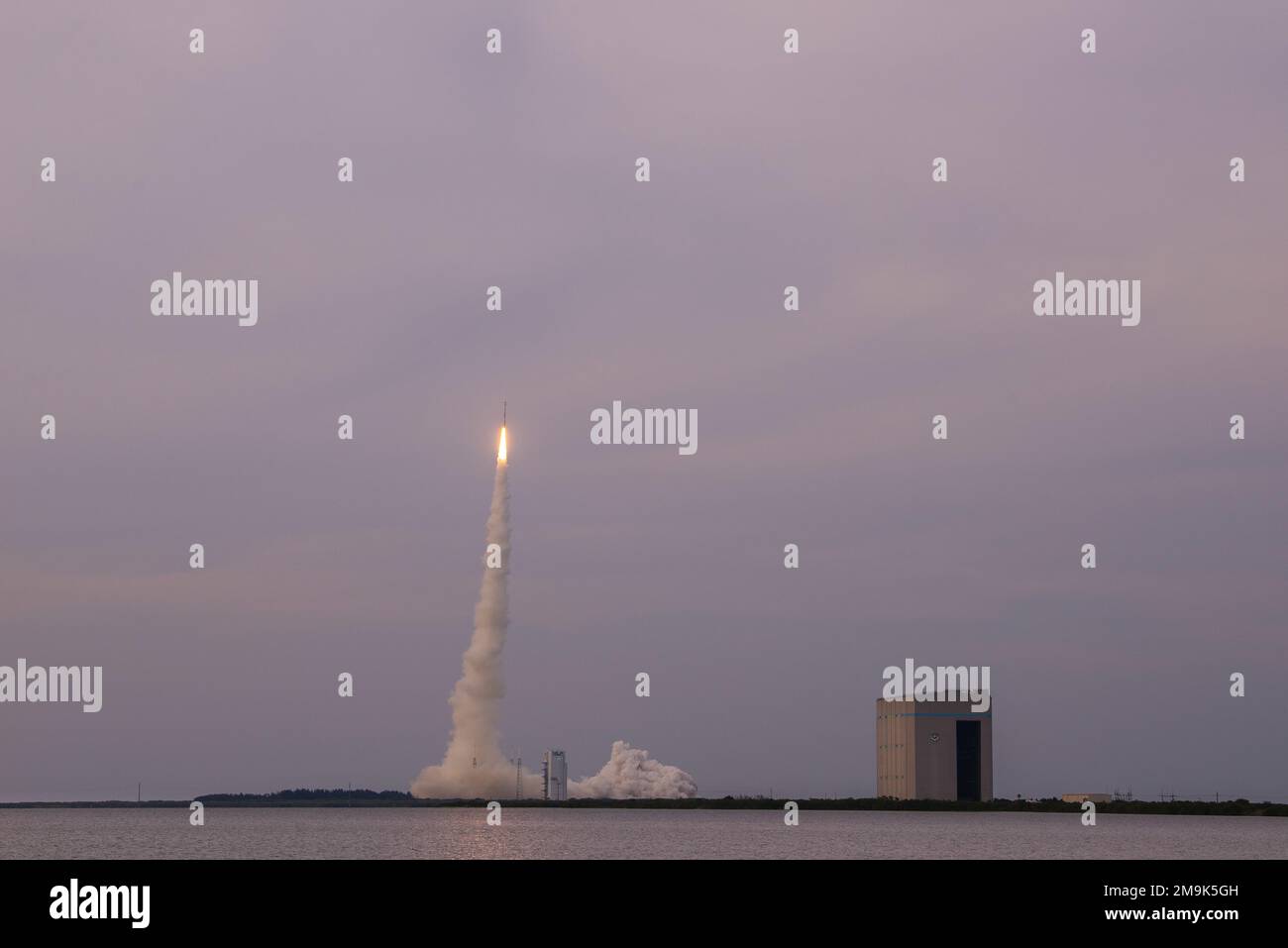 An Atlas V rocket launches Orbital Flight Test-2 from SLC-41 at Cape ...